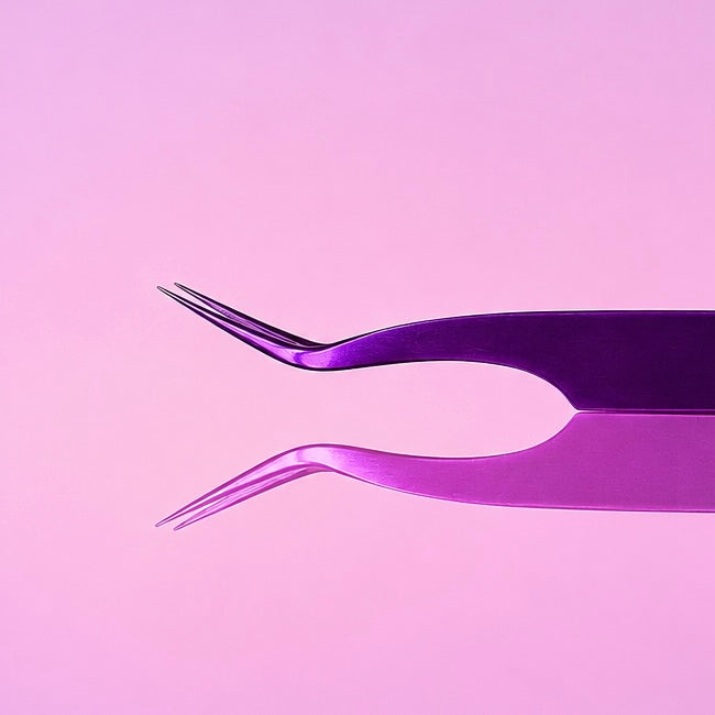 Tweez Louise / Angled Isolation Tweezer